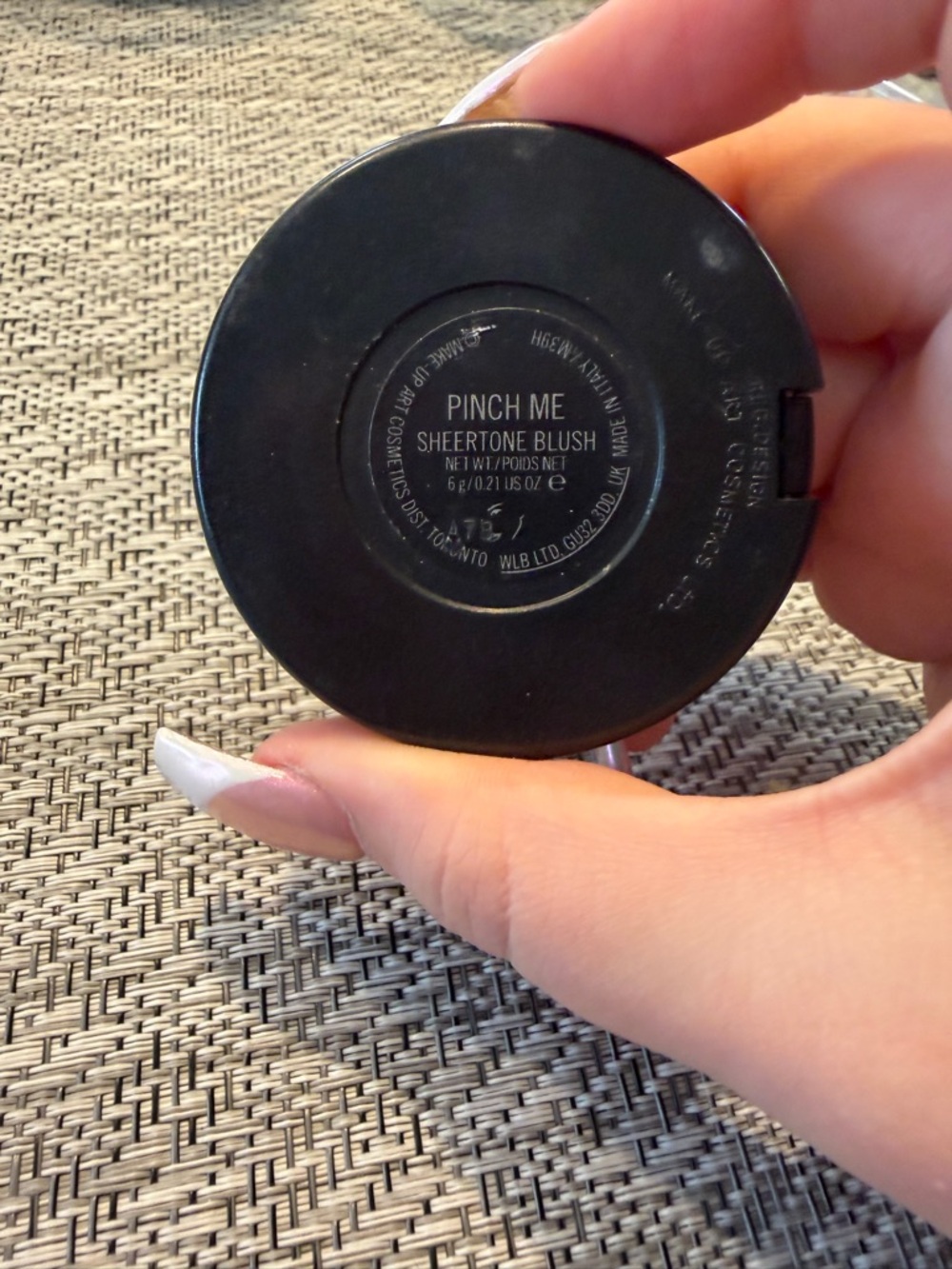 MAC Cosmetics Blush in pinch me - Picture 2 of 3